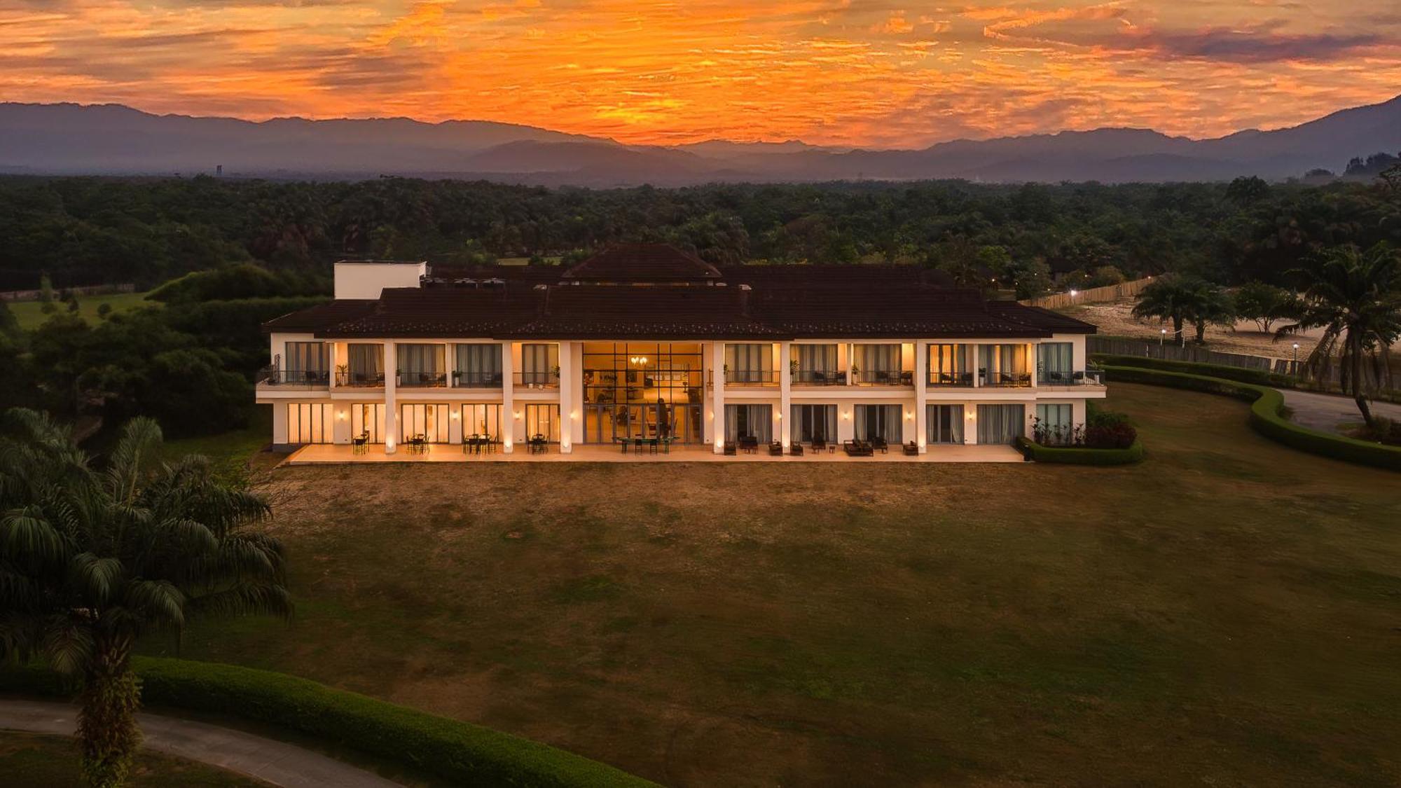Lakowe Lakes Hotel, Golf And Country Estate By Newmark 拉各斯 外观 照片