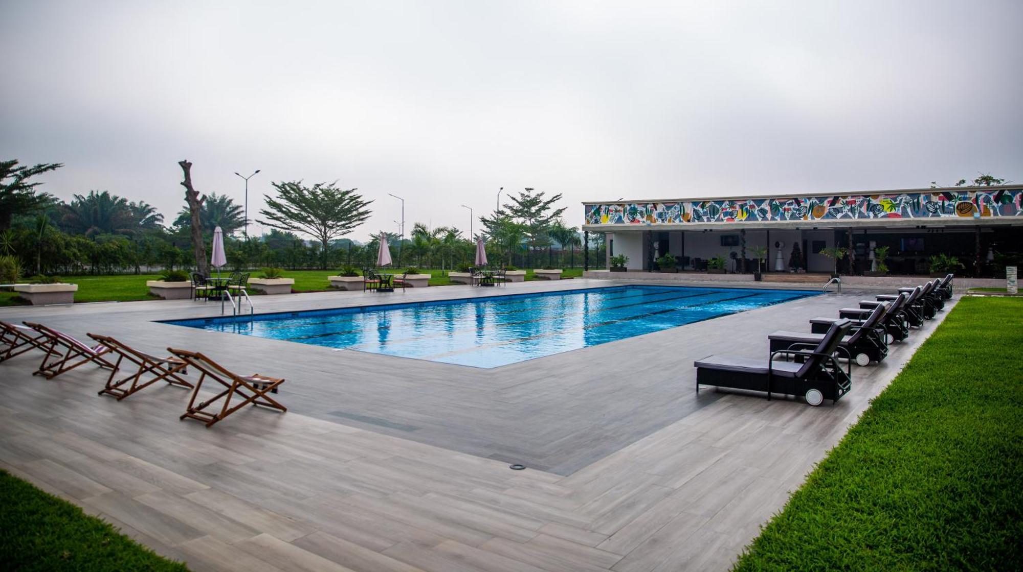 Lakowe Lakes Hotel, Golf And Country Estate By Newmark 拉各斯 外观 照片